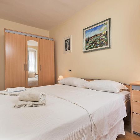 Ferri Fi 2Bdr Apartment By Irundo Ровінь Екстер'єр фото